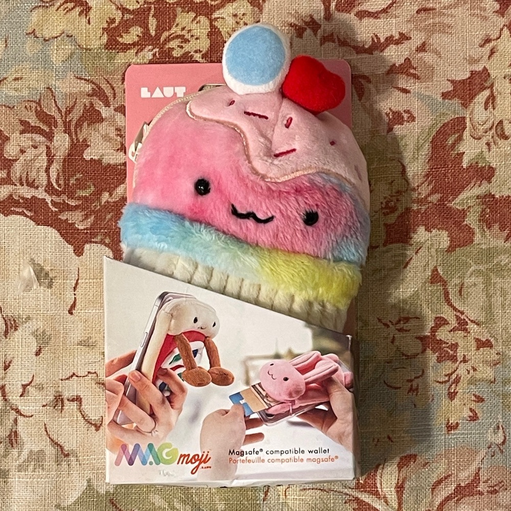 NEW Cupcake Plush Phone Wallet MagSafe Compatible 🌺